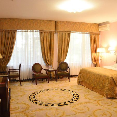 Hotel Royal Florence Chisinau Exterior foto