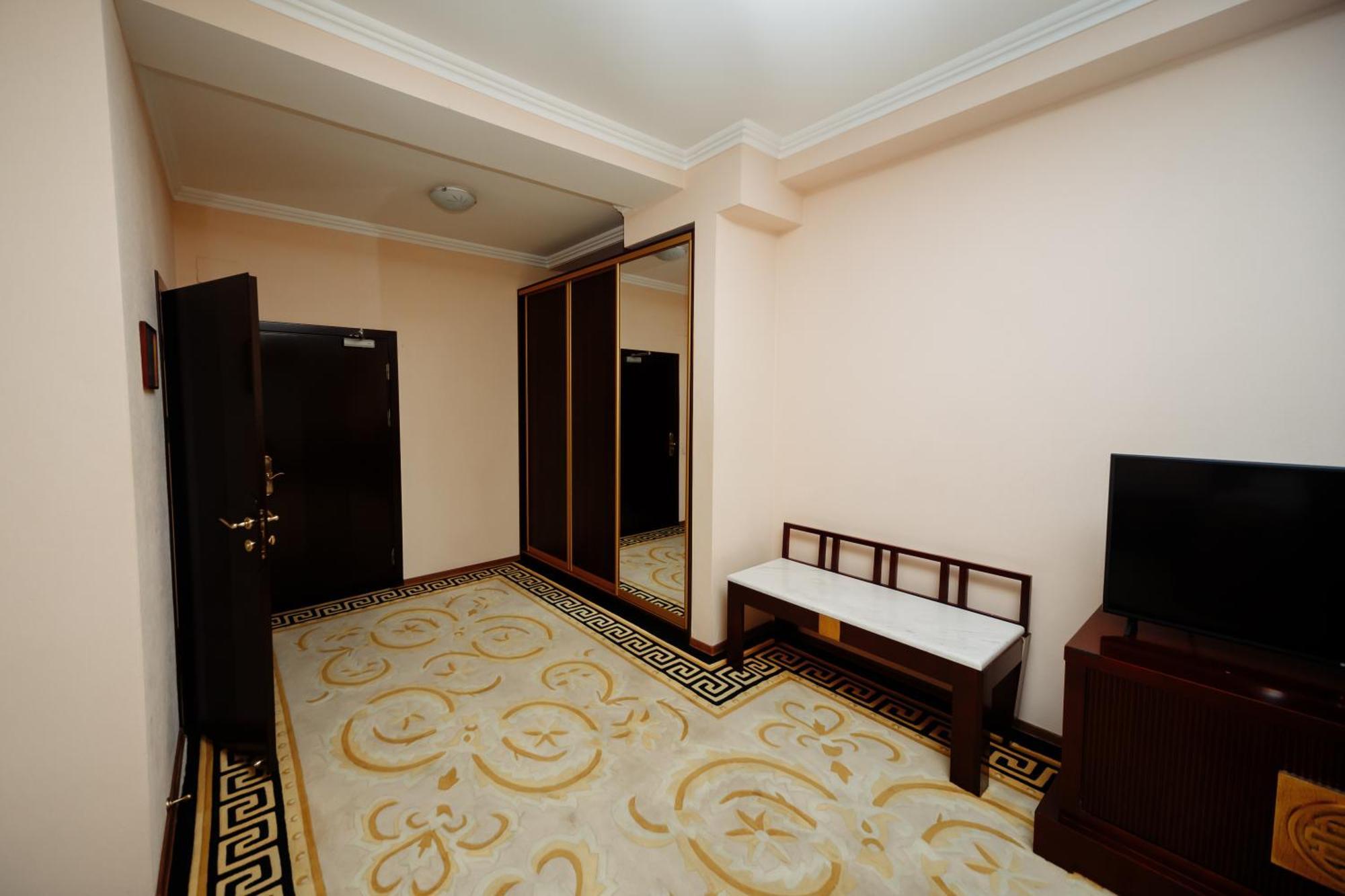 Hotel Royal Florence Chisinau Exterior foto