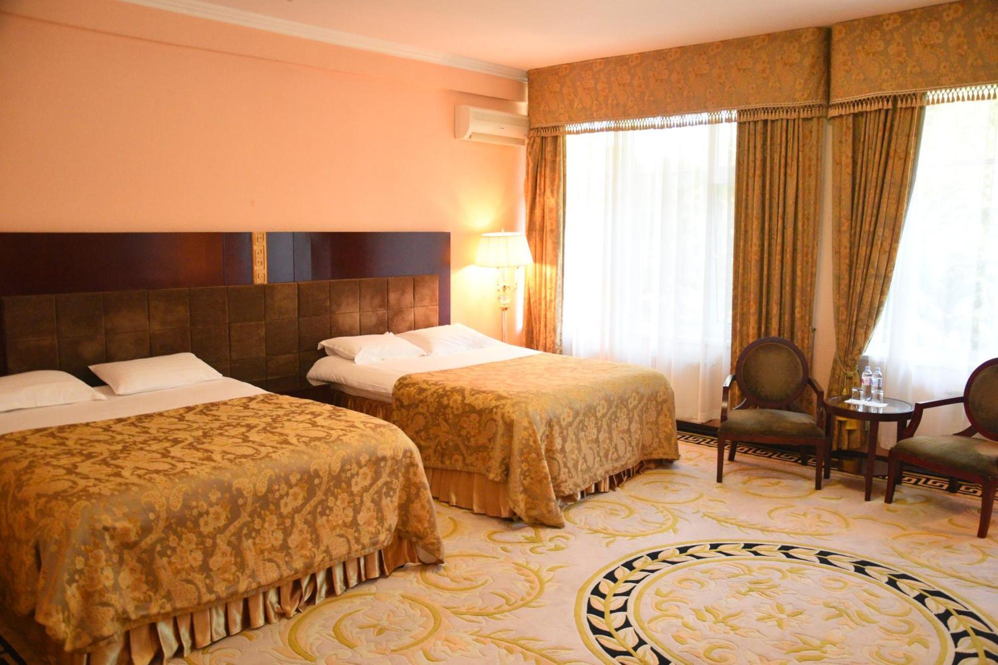 Hotel Royal Florence Chisinau Exterior foto