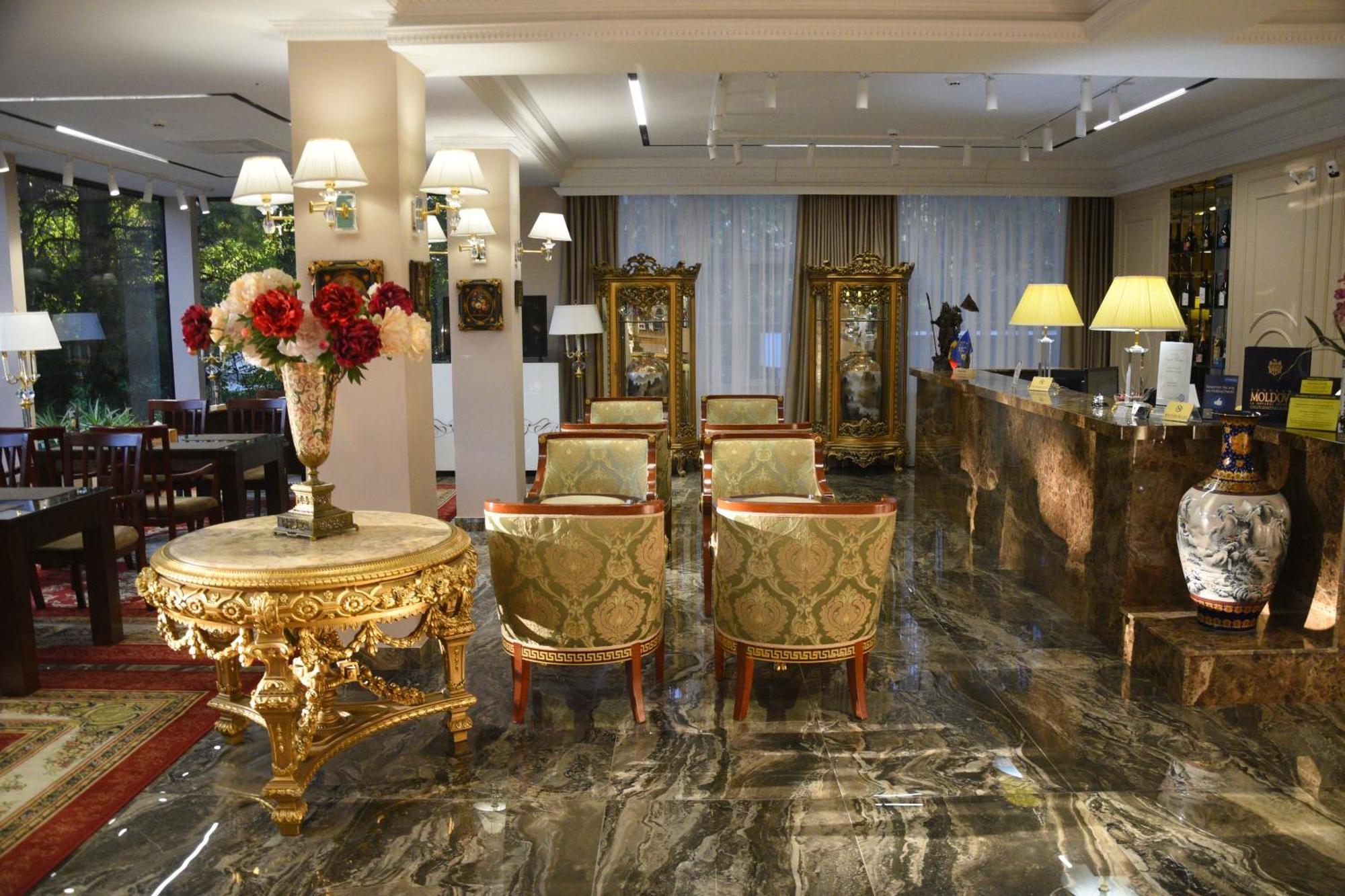 Hotel Royal Florence Chisinau Exterior foto